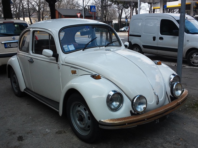 www.targhenere.net/images/002/vw_maggiolino_-_ra_363831-_fronte_zpswr0azsvu.jpg