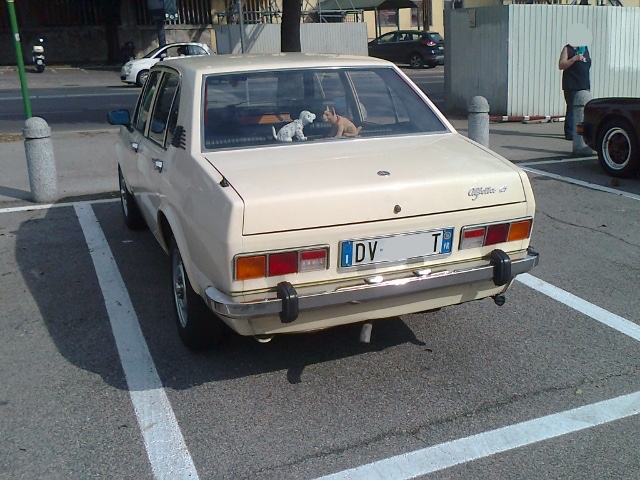 www.targhenere.net/images/003/alfa_romeo_alfetta_beige_alfa33_zpsbevyx0sl.jpg
