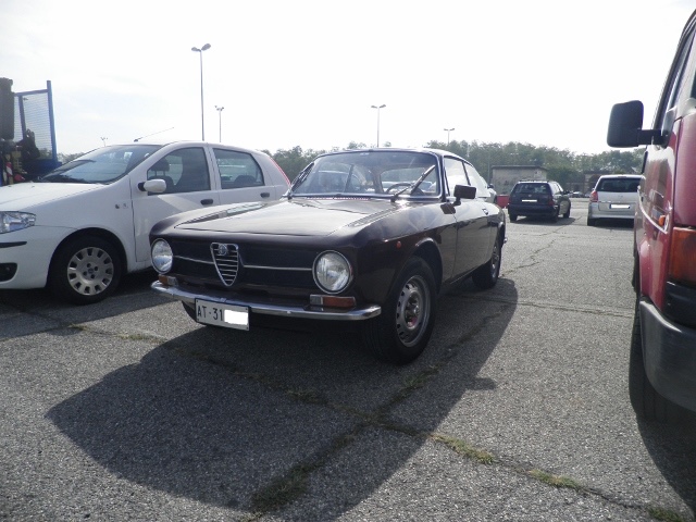 www.targhenere.net/images/003/alfa_romeo_giulia_gt_13_junior_1972_640x480_1_zpsmz5tu6dz.jpg