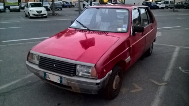 www.targhenere.net/images/003/citroen_visa_1982_652_cc_640x360_zpsjjwrfofb.jpg