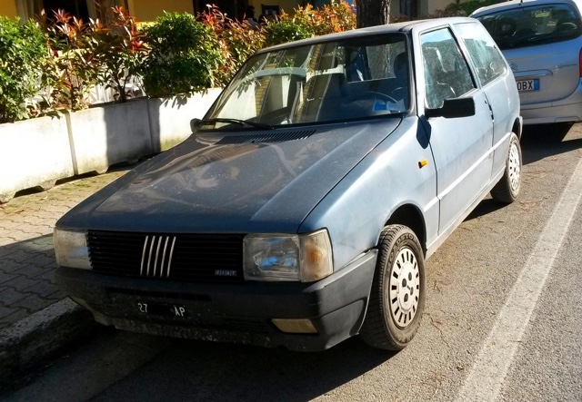 www.targhenere.net/images/003/copia_di_fiat_uno_45_83_ant_zps8fjm7hrd.jpg