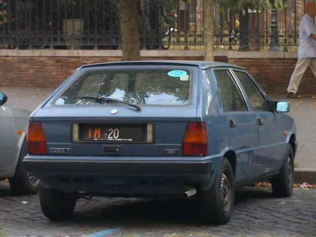 www.targhenere.net/images/003/lancia_delta_1300_-_1984_1_renault25_tn10490_zps961de450.jpg