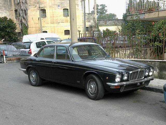 www.targhenere.net/images/004/af_jaguar_xj_01_tn13513_zpsq3ilfgws.jpg