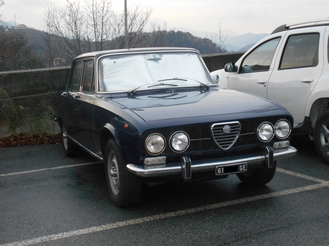 www.targhenere.net/images/004/alfa_romeo_2000_dic16_front_blowup_tn17758_zpsrclhxwr2.jpg