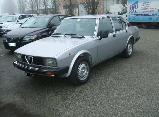 www.targhenere.net/images/004/alfa_romeo_alfetta_20_1981_2_zpsc9or86rx.jpg