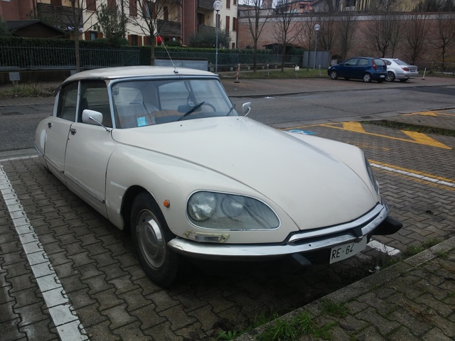 www.targhenere.net/images/004/citroen_ds_-_re_64_-_anteriore_oinotna_tn33222_zpsfifqlndf.jpg