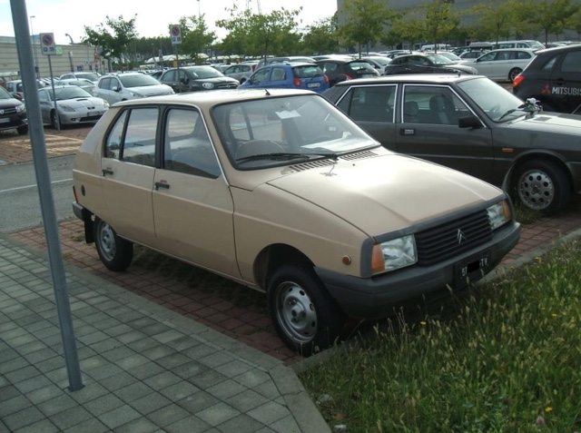 www.targhenere.net/images/004/citroen_visa_650_1983_2_zpsvibl6qe8.jpg