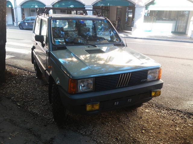 www.targhenere.net/images/004/fiat_panda_-_fo_59_-_fronte_zpsdo7ybqiv.jpg