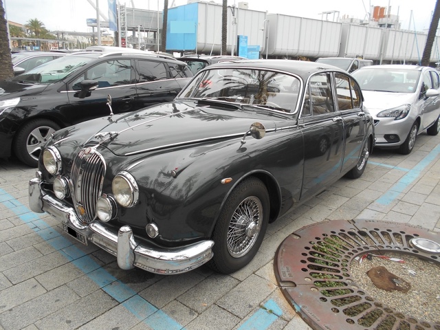 www.targhenere.net/images/004/jaguar_mk2_set_16_front_sx_zps4o9v6h8z.jpg