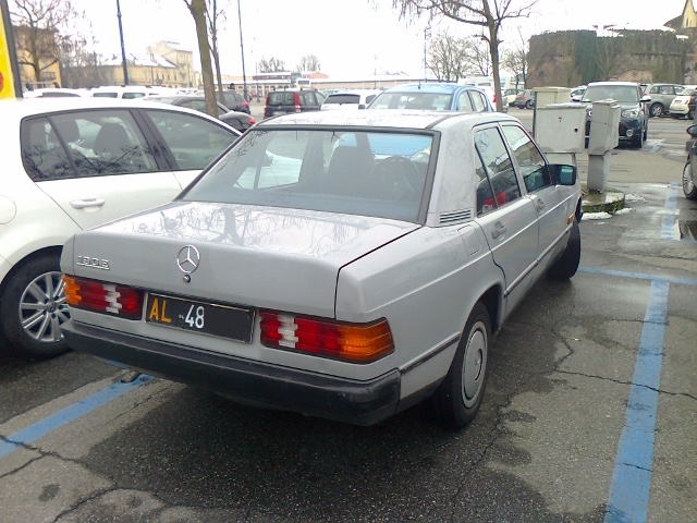 www.targhenere.net/images/004/mercedes_190e_1983_640x480_alfa33_tn22854_zpsupgf3dzn.jpg