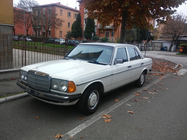 www.targhenere.net/images/004/mercedes_200d_-_co_60_-_fronte_oinotna_tn27657_zpsywokrt8n.jpg
