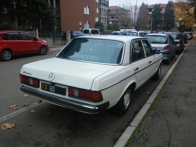 www.targhenere.net/images/004/mercedes_200d_-_co_60_-_retro_oinotna_tn27657_zpst1ckfugl.jpg