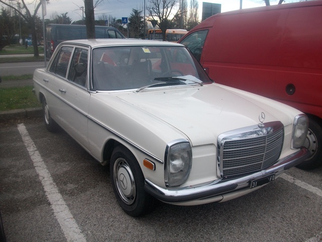 www.targhenere.net/images/004/mercedes_200d_-_fo_31_-_fronte_oinotna_tn28410_zpspkgzyrvd.jpg