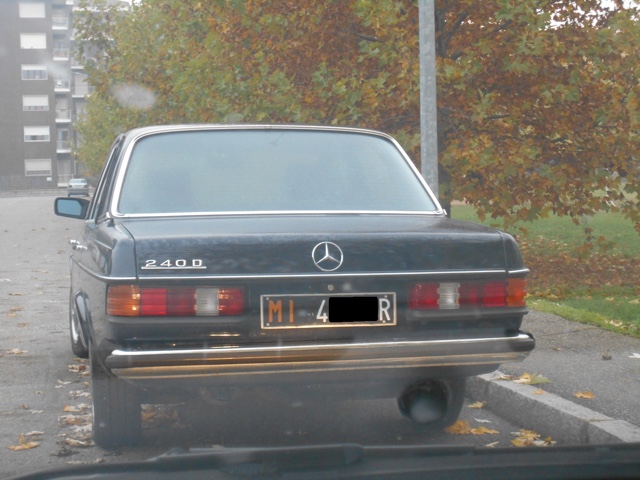 www.targhenere.net/images/004/mercedes_240d_nov15_blowup_tn28363_zpssqlo4xtg.jpg