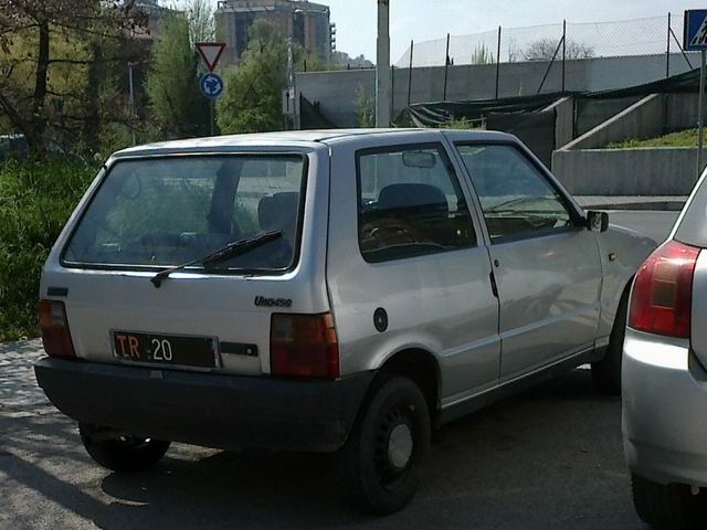 www.targhenere.net/images/005/af_fiat_uno_01_tn11267_zpsbvgw6eo5.jpg