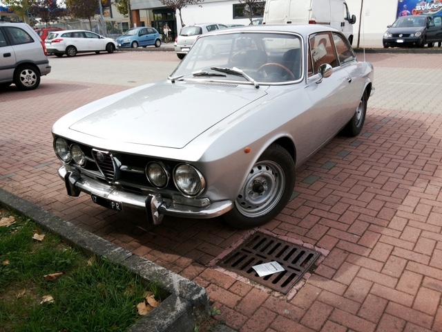 www.targhenere.net/images/005/alfa_romeo_1750_gtv_anno_1971_2_zpsjuudvmuf.jpg