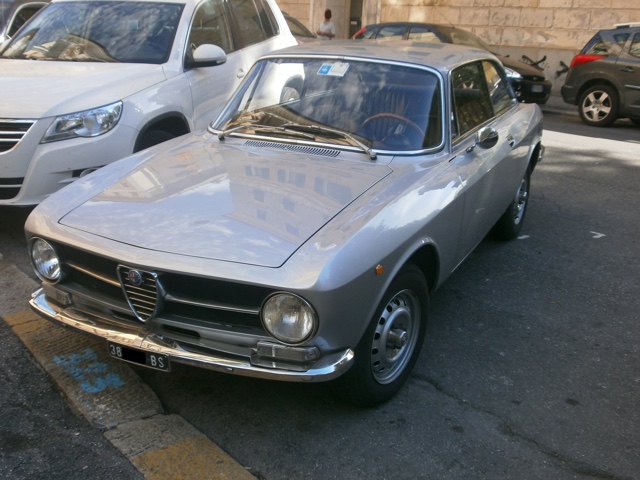 www.targhenere.net/images/005/alfa_romeo_gt_1300_junior_set12_front_zpslyufhjft.jpg