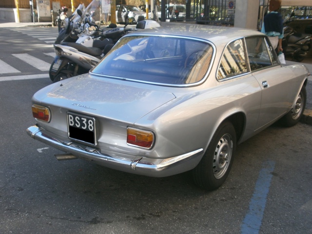 www.targhenere.net/images/005/alfa_romeo_gt_1300_junior_set12_retro_zps9yhk05ak.jpg
