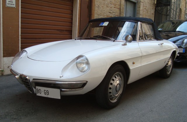 www.targhenere.net/images/005/alfa_romeo_spider_duetto_1600_anno_1967_targhe_1990_bo_g9_1_zpstb5964ys.jpg