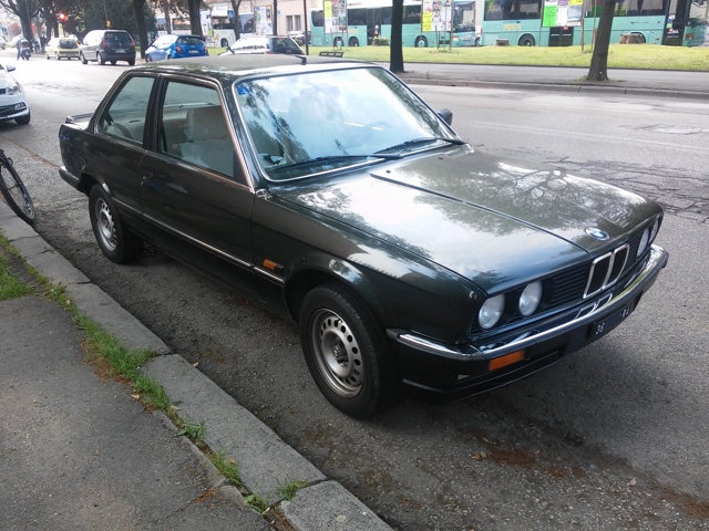 www.targhenere.net/images/005/bmw_323_-_ra_36_fronte_zpsxjlf5ini.jpg