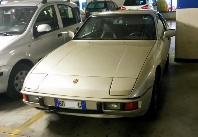 www.targhenere.net/images/005/copia_di_porsche_924_84_targhe_99_ant_zpscy00yslk.jpg