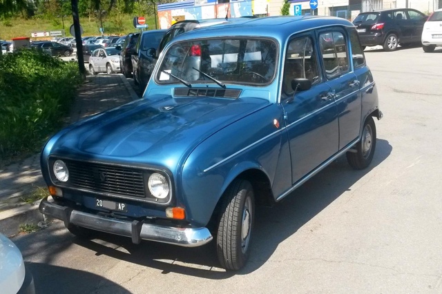 www.targhenere.net/images/005/copia_di_renault_r4_79_ant_zps2mrpsmnf.jpg
