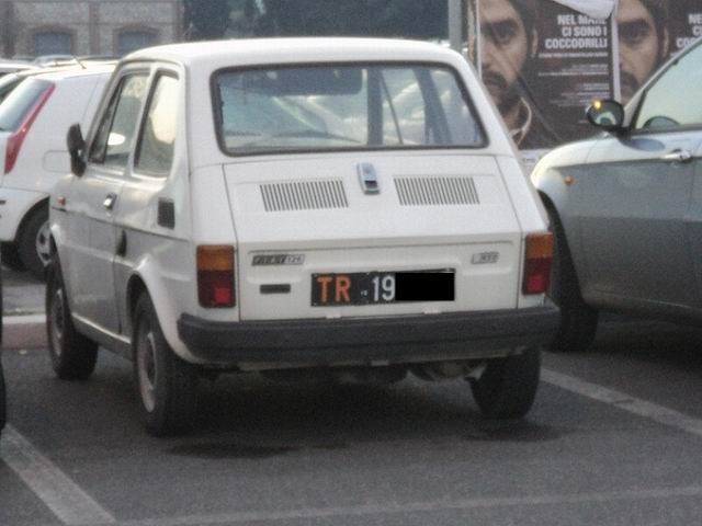 www.targhenere.net/images/005/fiat126111228tn9497_zpspyrownlv.jpg