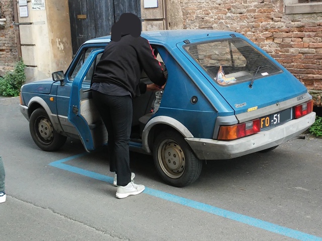 www.targhenere.net/images/005/fiat_127_-_fo_51_-_retro_oinotna_tn30925_zpsropro3vh.jpg