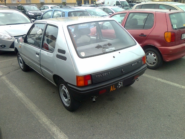 www.targhenere.net/images/005/peugeot_205_xl_1984_alfa33_tn21925_zpshkuunbxn.jpg