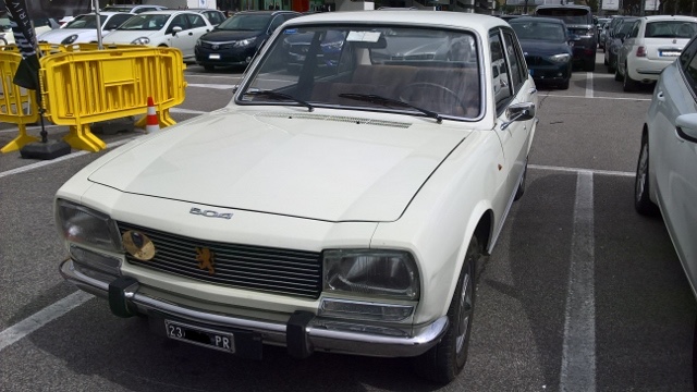 www.targhenere.net/images/005/peugeot_504_1974_1_alfa33_tn22452_zpsiwbn2a0x.jpg