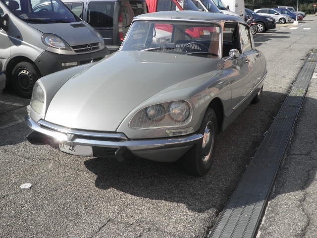 www.targhenere.net/images/006/citroen_ds_21_1_zpshwacnd61.jpg