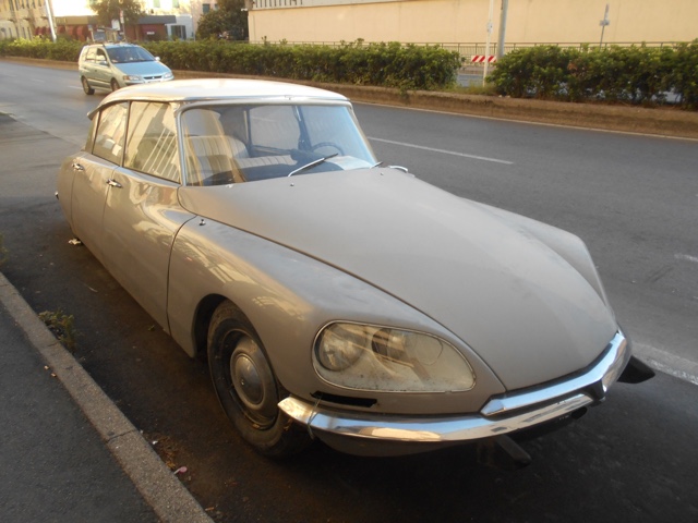 www.targhenere.net/images/006/citroen_ds_ago17_front_zpsjdttwvrx.jpg