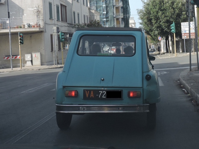 www.targhenere.net/images/006/citroen_dyane6_lug17_blowup_tn28450_zpsoivmvind.jpg