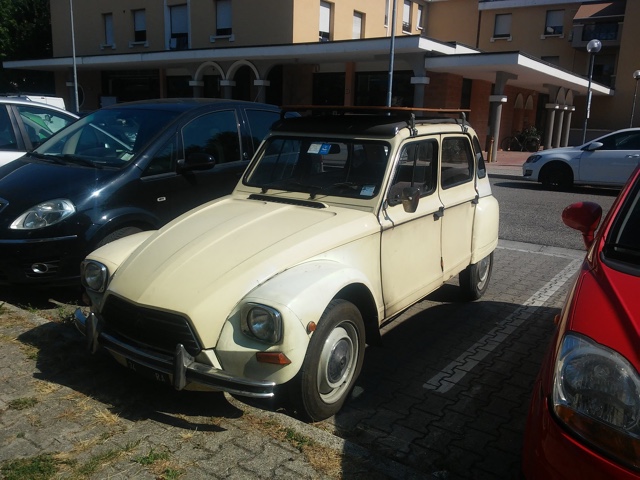 www.targhenere.net/images/006/citroen_dyane_-_ra_34_-_fronte_zpspd7tvwbg.jpg