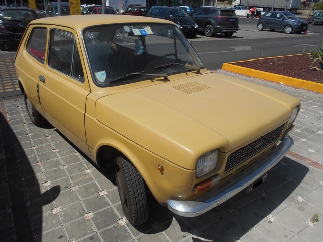 www.targhenere.net/images/006/fiat_127_lug17_front_dx_zpsbgcv3fap.jpg
