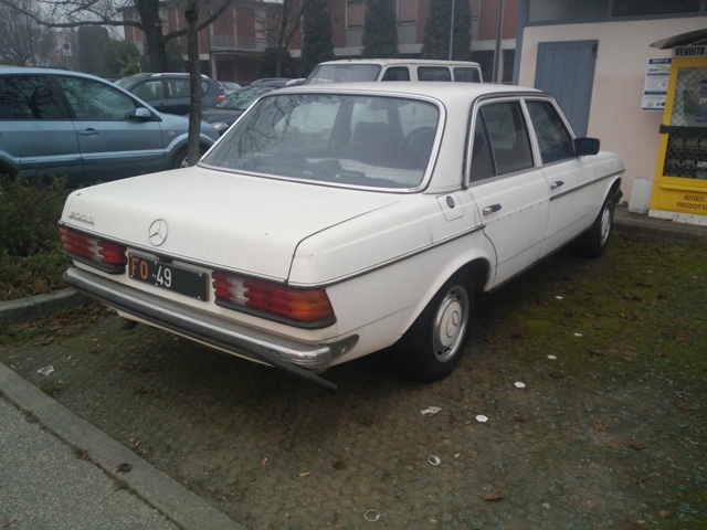 www.targhenere.net/images/006/mercedes_200d_-_fo_49_-_retro_oinotna_tn203_zps0tkduyxd.jpg