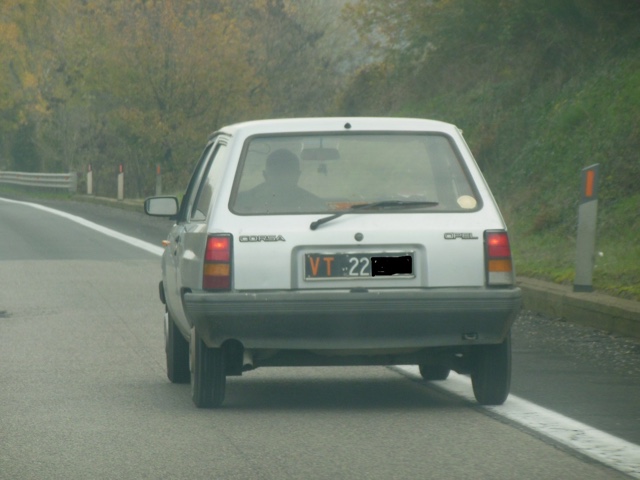 www.targhenere.net/images/006/opel_corsa_10_3p_vt-22_83_paccia89_tn4242_zpslr3hxmvk.jpg