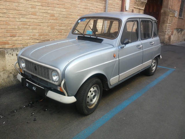 www.targhenere.net/images/006/renault_4_-_ra_35_fronte_oinotna_tn30548_zpscnrqnog3.jpg