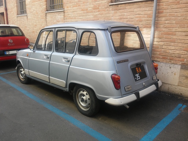 www.targhenere.net/images/006/renault_4_-_ra_35_retro_oinotna_tn30548_zpsdifddkkv.jpg