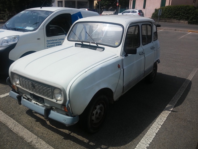 www.targhenere.net/images/006/renault_r4_-_fo_59_fronte_oinotna_tn33923_zpsmqpgkeec.jpg