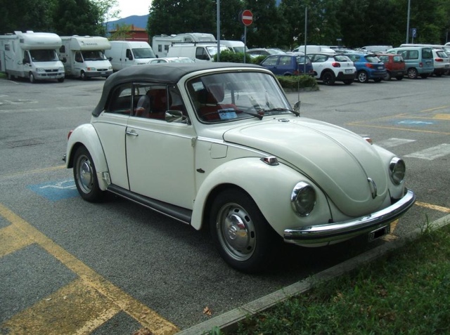 www.targhenere.net/images/006/volkswagen_maggiolino_1303_cabriolet_1973_2_zpsqyhpy8jc.jpg