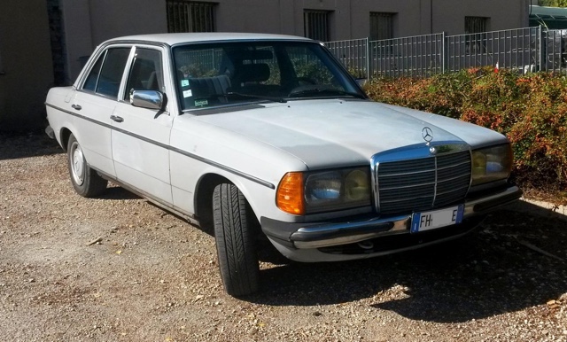 www.targhenere.net/images/007/copia_di_mercedes_240d_targhe2017_ant_zpsqppzqcnz.jpg