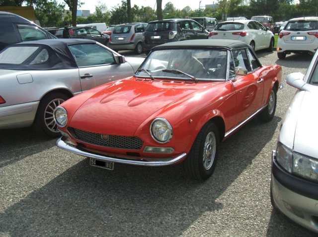 www.targhenere.net/images/007/fiat_124_sport_spider_1973_2_zpswgtt5ica.jpg