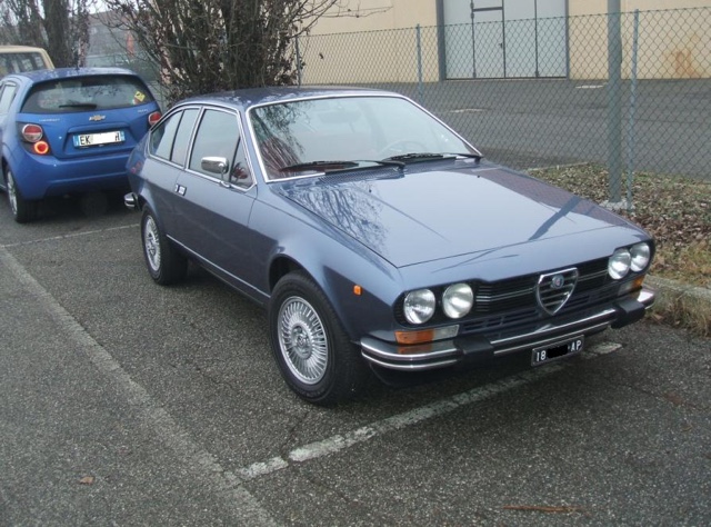 www.targhenere.net/images/008/alfa_romeo_alfetta_gtv_20_1977_2_zpsc92viyr5.jpg