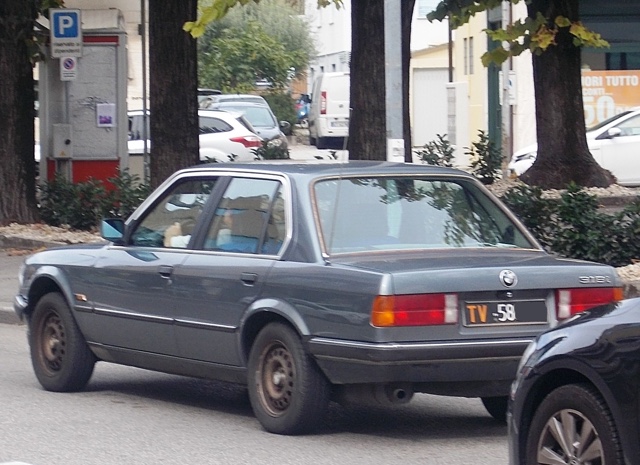 www.targhenere.net/images/008/bmw318ie30-1984_siralec_tn325_zpsef6dmnpf.jpg