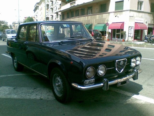 www.targhenere.net/images/media/alfa2000-copia_zps0433faf3.jpg