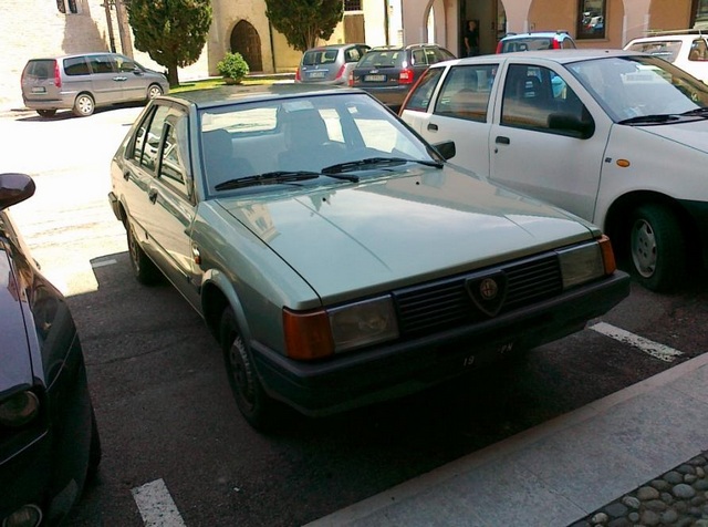 www.targhenere.net/images/media/alfa_romeo_arna_sl_1984_2_tn10846_zpsddfcd162.jpg