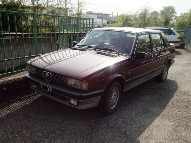 www.targhenere.net/images/media/alfa_romeo_giulietta_18_anno_1984_2_zps9ce04b01.jpg
