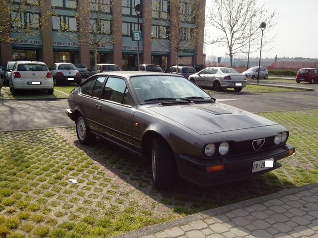 www.targhenere.net/images/media/alfa_romeo_gtv_6_anno_1984_targhe_1987_2_zps34aa1998.jpg