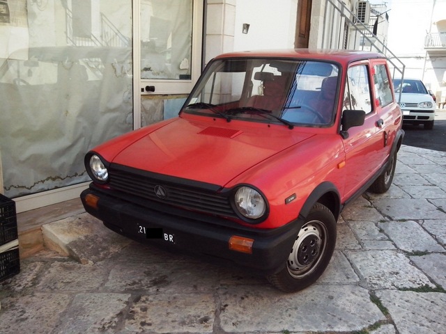 www.targhenere.net/images/media/autobianchi_a_112_anno_1983_2_zps64736151.jpg
